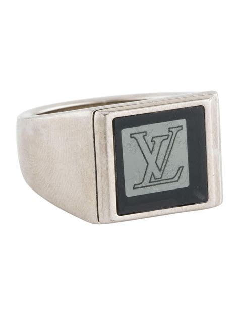 lv signet ring